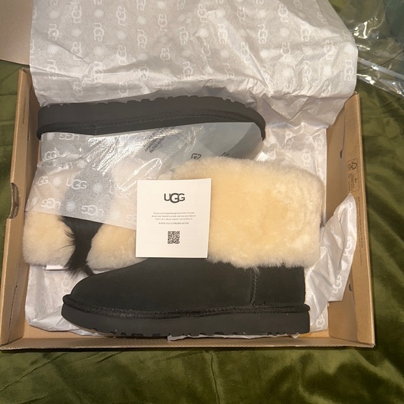 UGGs short - Picture 1 of 5